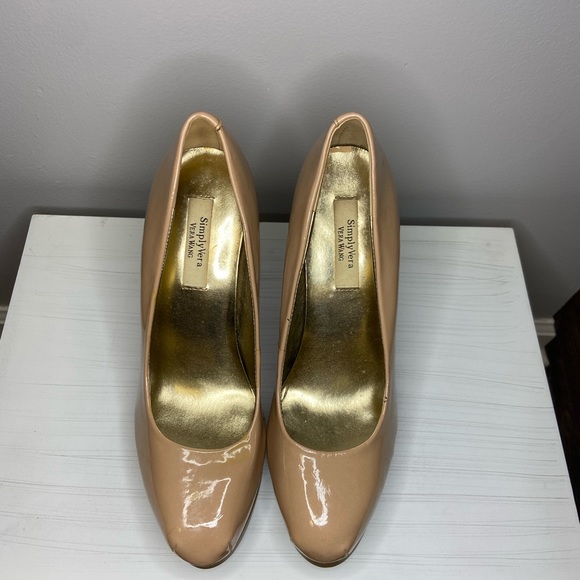 Vera Wang nude heels - Picture 2 of 4